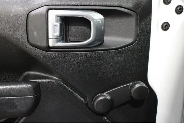 $28998 : Jeep Wrangler Unlimited 2022 image 7