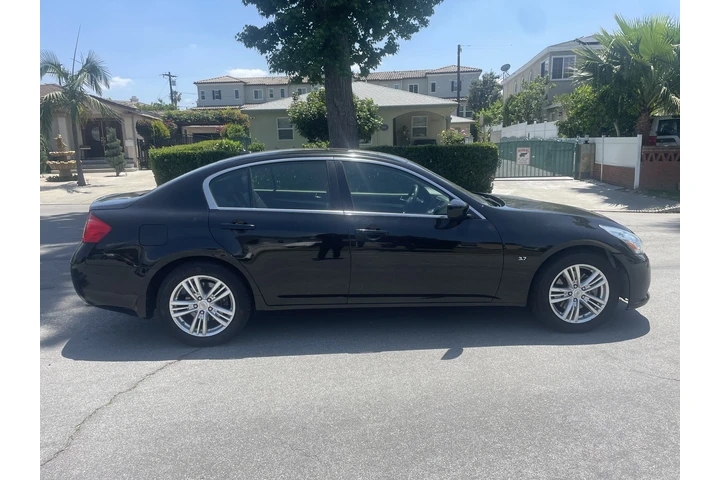 $7000 : 2015 Infiniti Q40 image 3