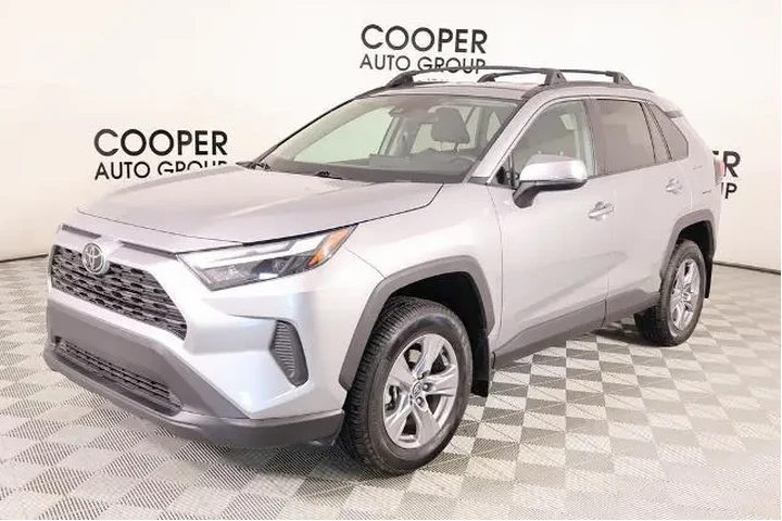 $26415 : Toyota RAV4 2023 AWD XLE 4dr image 9