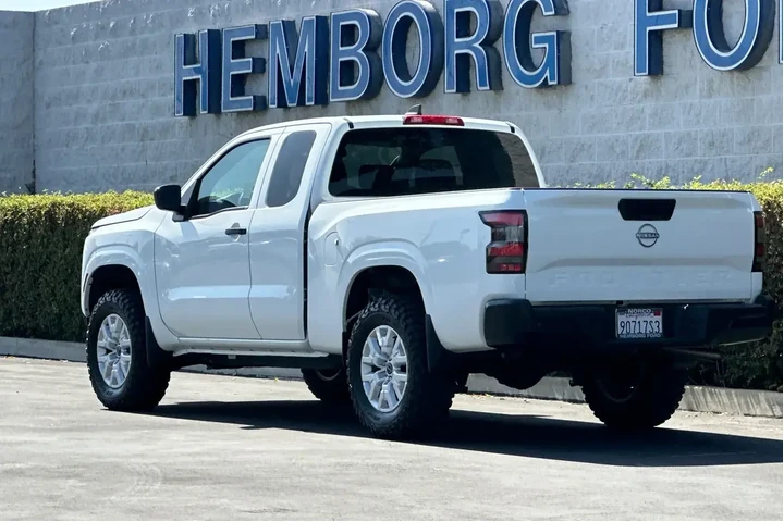 $32575 : Nissan Frontier 2023 4x2 S 4 image 6