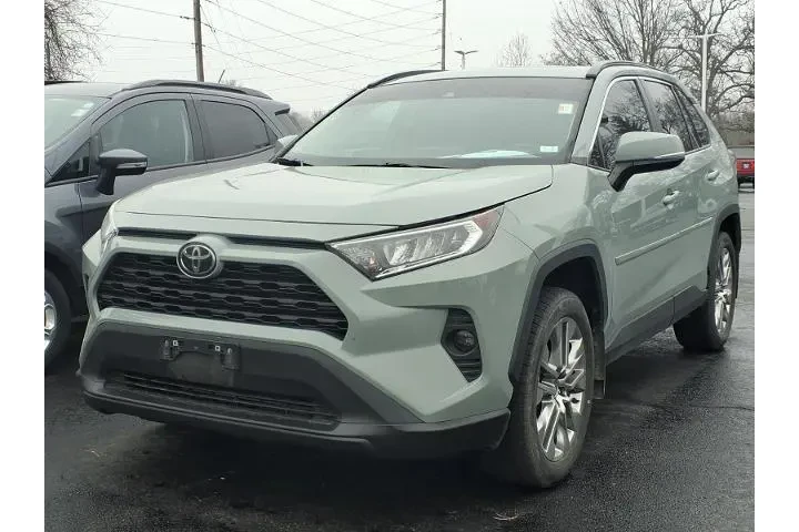 $24985 : Toyota RAV4 2021 AWD XLE Pre image 1