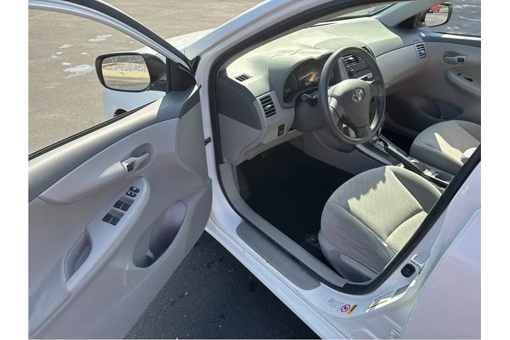 $10000 : 2009 Corolla LE image 2