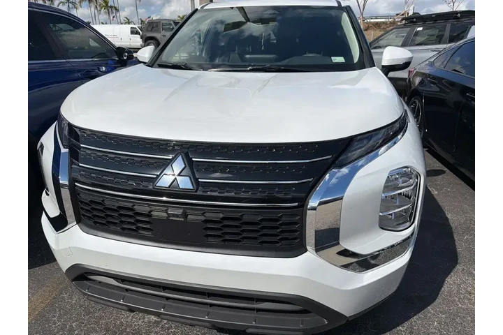 $22991 : Mitsubishi Outlander 2023 ES image 2