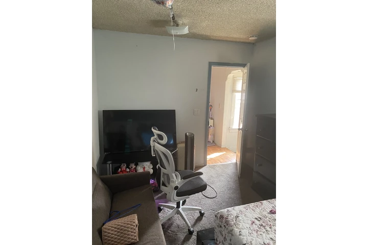 $950 : Listo cuarto en renta image 1