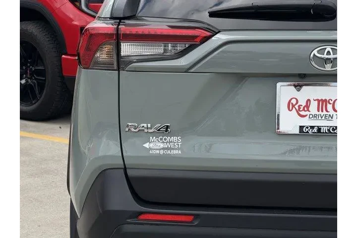 $26874 : Toyota RAV4 2023 XLE Premium image 8