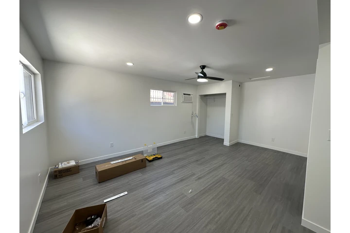 $1250 : Se renta Studio remodelado image 4