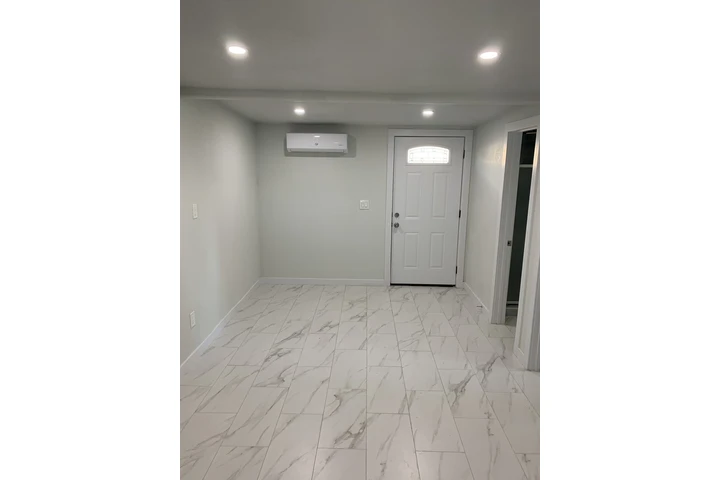 $2000 : Se renta casa pequeña en Azusa image 1