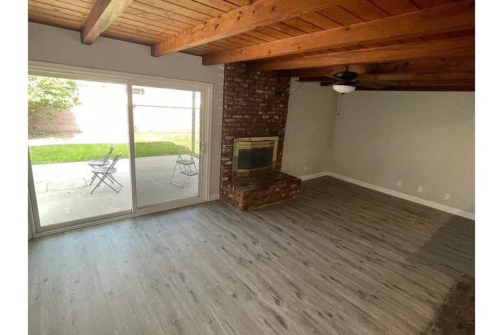 $1800 : CASA🏡Glandon St,Bellflower,CA image 5