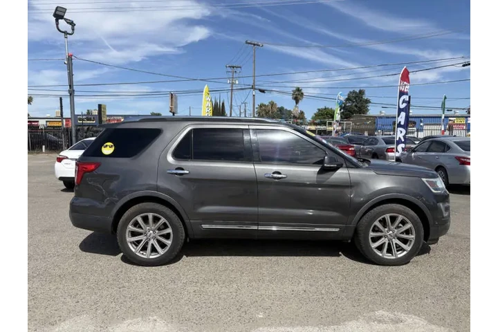 $13599 : 2016 Explorer Limited image 9