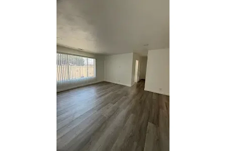 $2600 : BELLFLOWER APTO EN RENTA image 5
