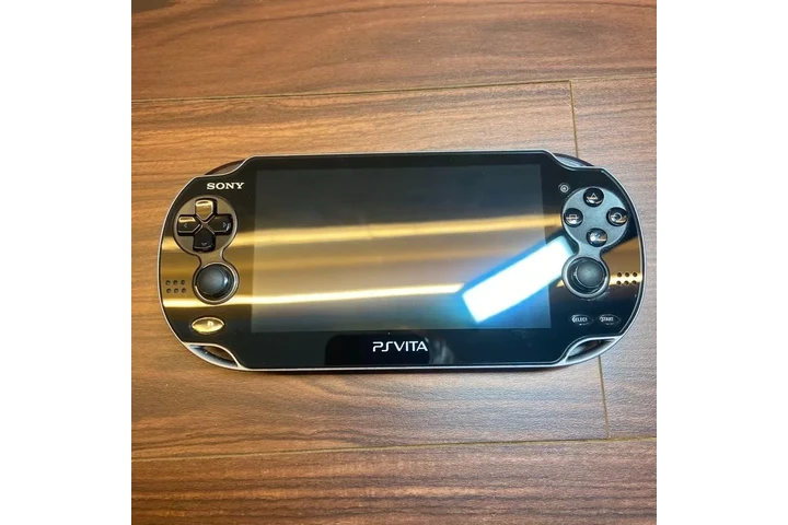 $300 : PSVita 1000 Debut Pack Crystal image 4