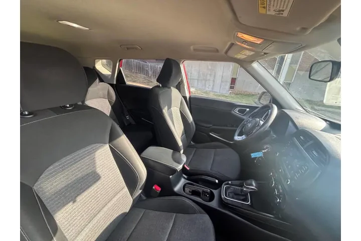 $7999 : 2020 Soul S image 9