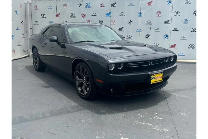 $22995 : 2018 Challenger SXT Plus RWD image 1