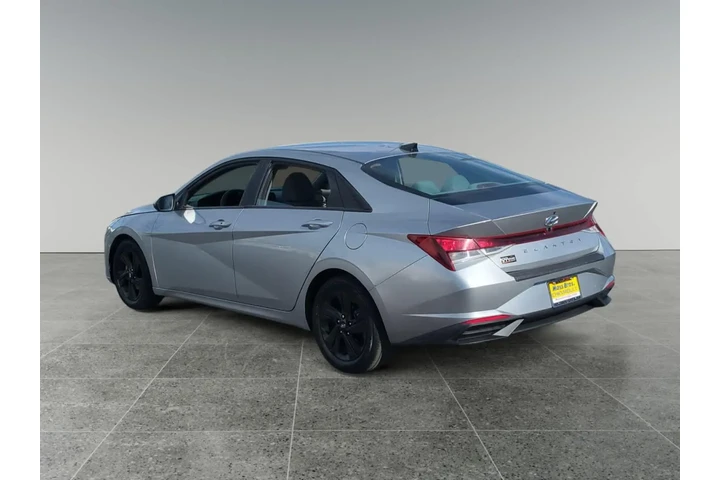 Hyundai ELANTRA 2021 image 3