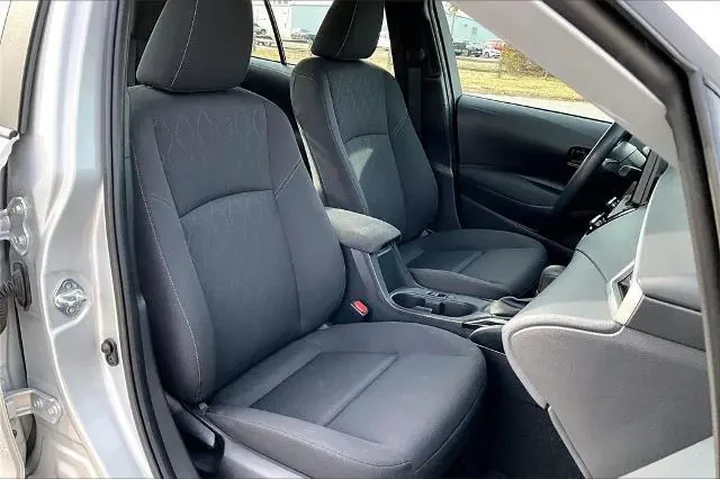 $20133 : Toyota Corolla 2023 LE 4dr S image 7
