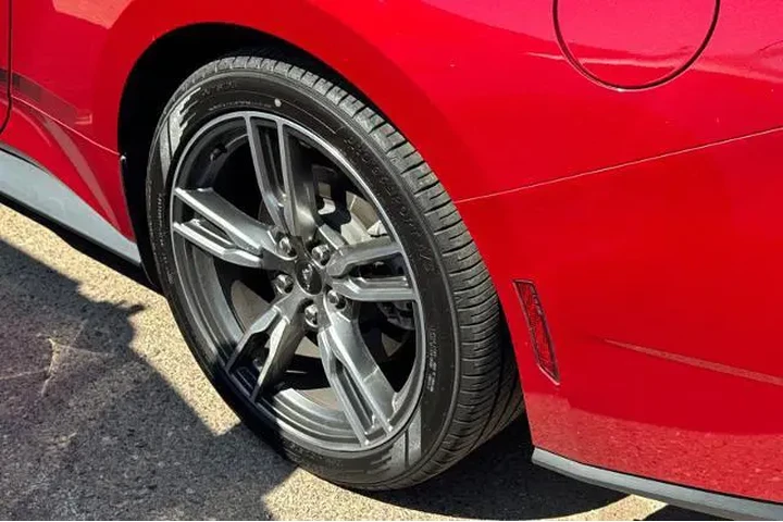 $31995 : Ford Mustang 2024 EcoBoost 2 image 6