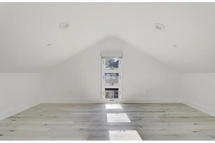 $700 : Renovated Single Family Home image 4