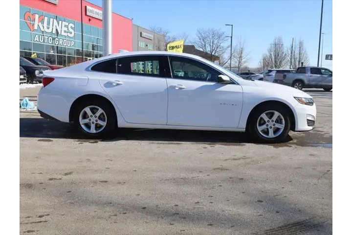 $18177 : Chevrolet Malibu 2024 LT 4dr image 10