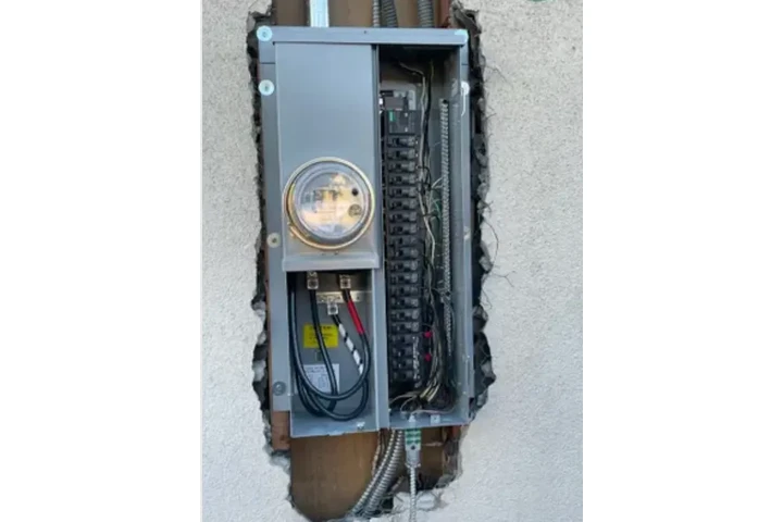 ELECTRICISTA EMERGENCIAS 24 HR image 2