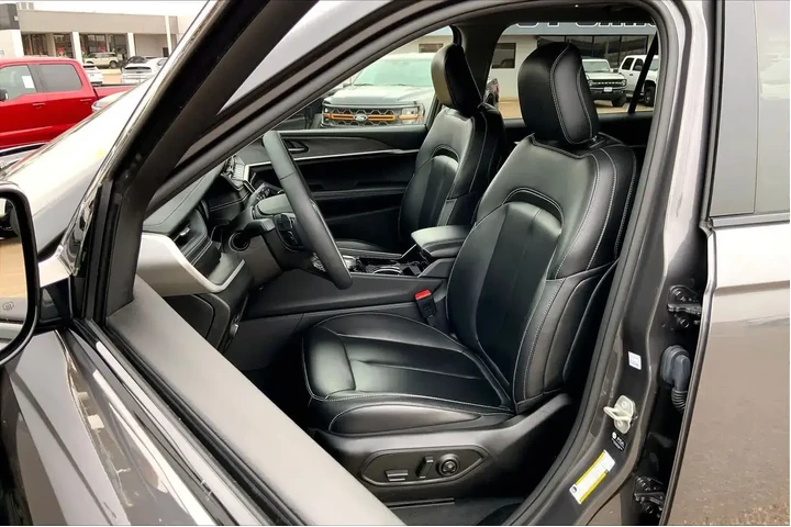 $34642 : Jeep Grand Cherokee L 2023 4 image 7