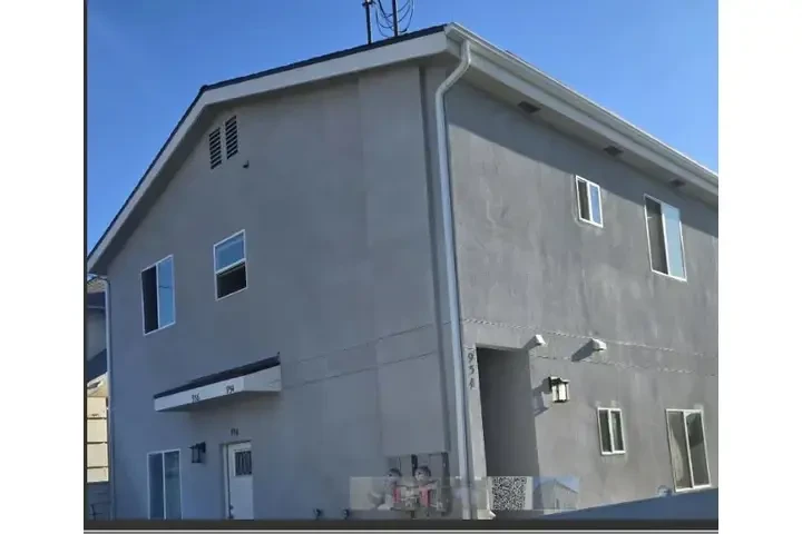 $3500 : LARGE 3 BED, 4 BA, APT. image 2