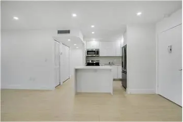 $2400 : Rental property with 2 bedro image 6