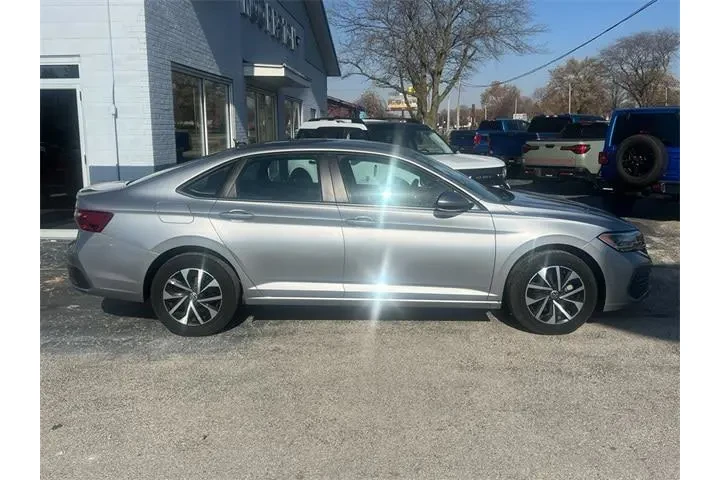 $17495 : Volkswagen Jetta 2024 S 4dr image 2