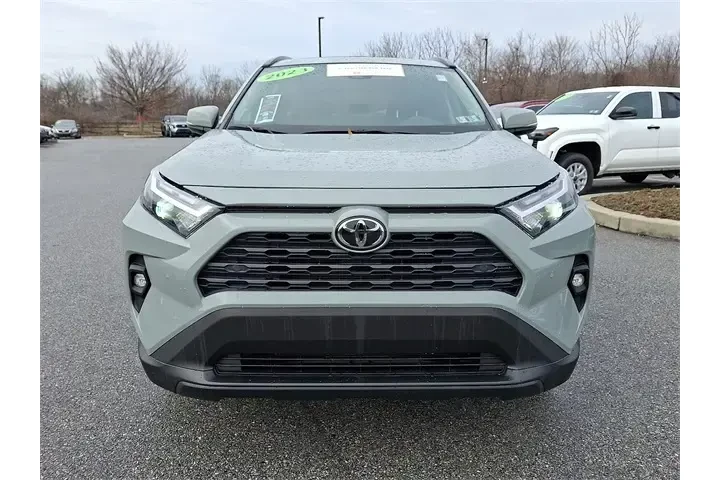 $34990 : Toyota RAV4 2023 AWD XLE Pre image 2