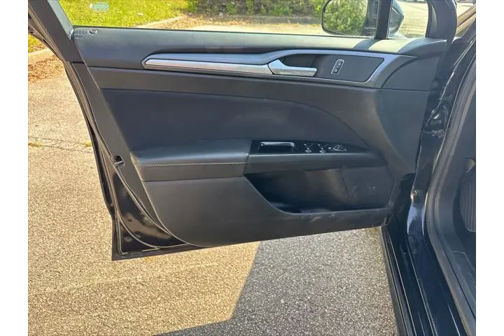 $12120 : Ford Fusion 2017 AWD SE 4dr image 10