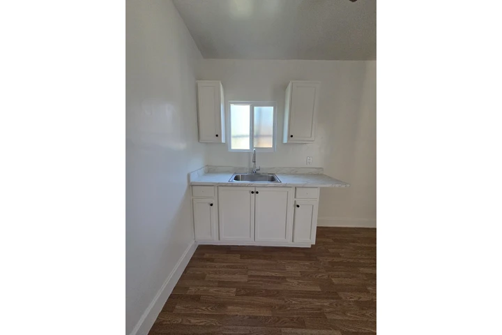 $1500 : Rento Casita 90059 image 7