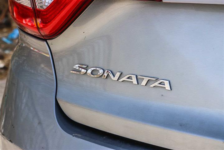$14700 : Pre-Owned 2015 Hyundai Sonata image 10