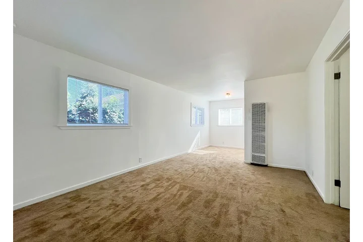 $1150 : Charming one-bedroom image 9