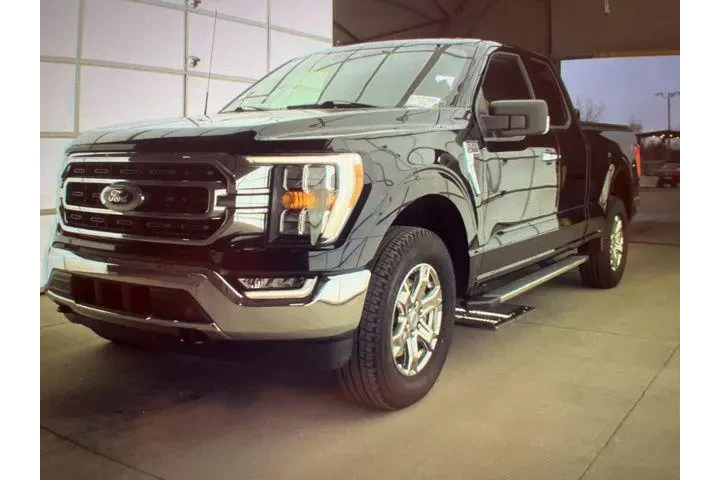 $39899 : Ford F-150 2023 4x4 XLT 4dr image 1