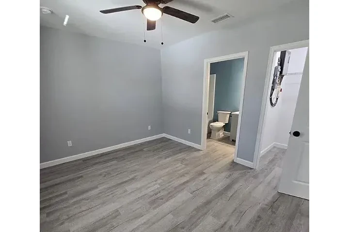 $750 : HOUSE AVAILABLE AVON PARK FL image 4