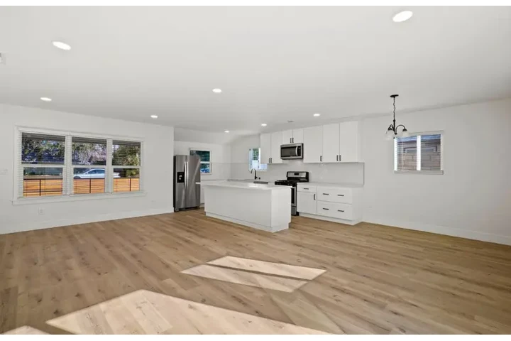 $2380 : 3Bedroom 3bath in Korean LA image 5