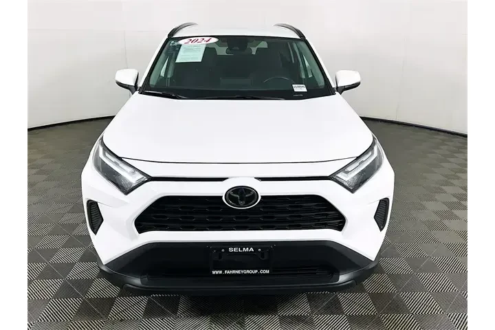 $28400 : Toyota RAV4 2024 AWD XLE 4dr image 2