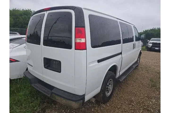$23104 : Chevrolet Express 2017 LT 35 image 3