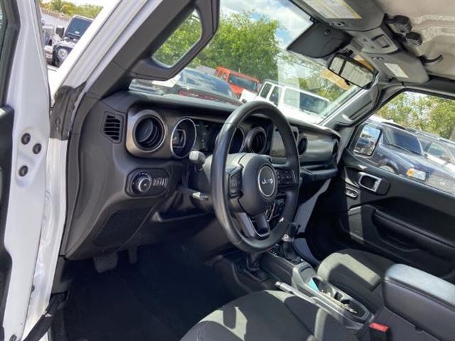 $12000 : Selling My 2020 Jeep Wrangler image 4