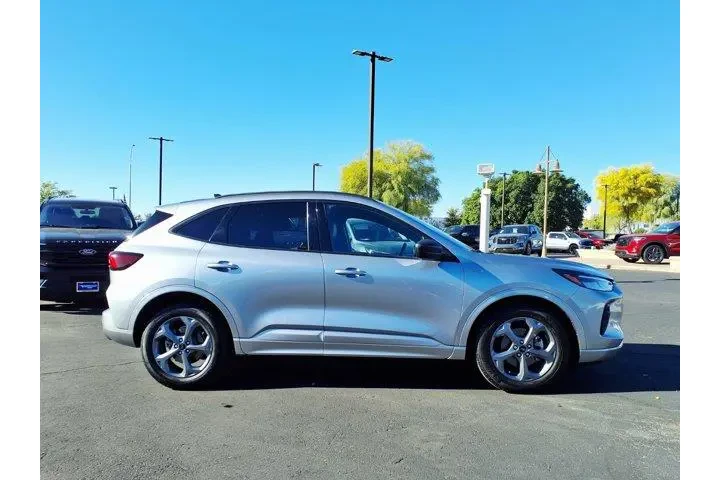 $21260 : Ford Escape 2023 ST-Line 4dr image 7