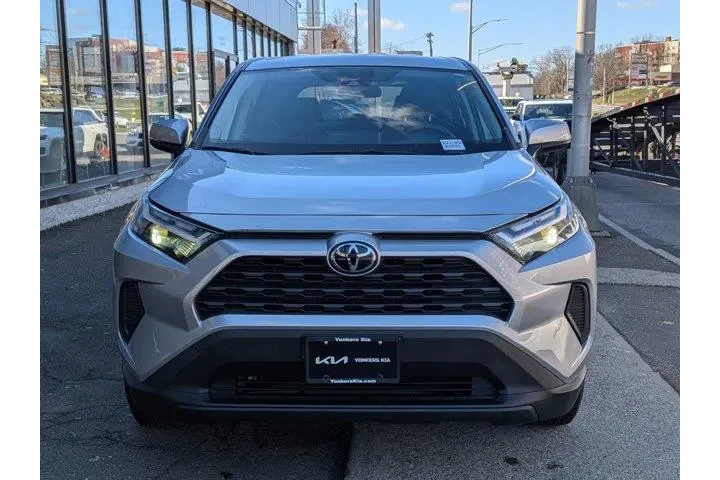 $25295 : Toyota RAV4 2023 AWD LE 4dr image 3