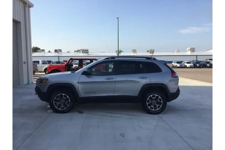 $14920 : Jeep Cherokee 2020 4x4 Trail image 3