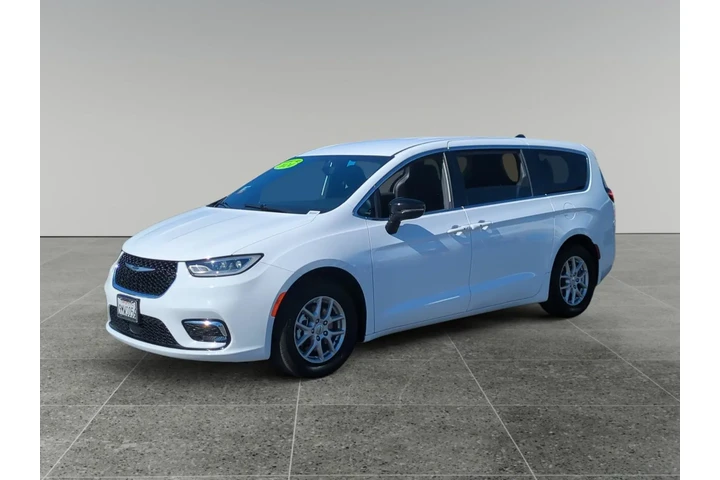 Chrysler Pacifica 2024 Touri image 1