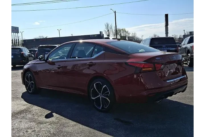 $25299 : Nissan Altima 2023 2.5 SR 4d image 4