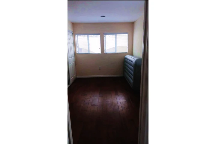 $1100 : Habitación en renta image 3