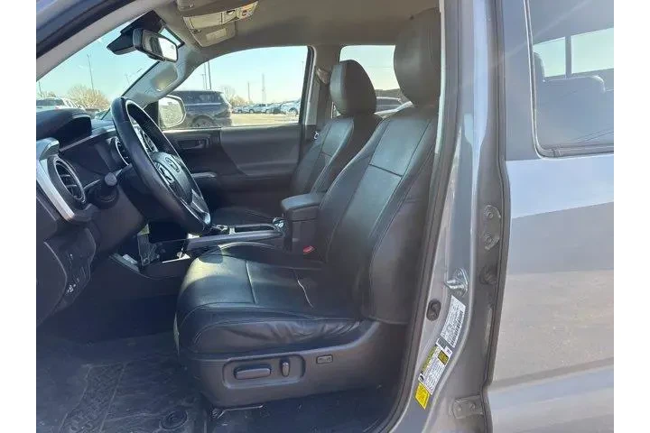 $29982 : Toyota Tacoma 2021 4x4 TRD P image 10