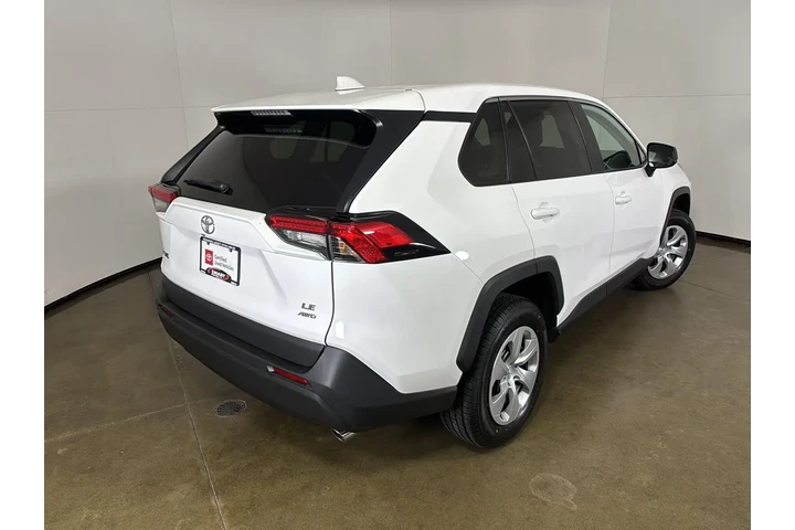 $30000 : Gold Certified 2022 RAV4 LE image 10