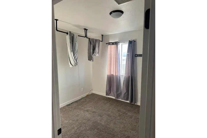 $750 : charming modern 2 bedroom image 4