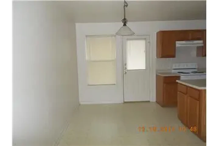$950 : Rental property with 2 bedro image 4