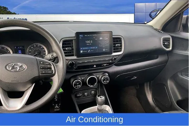 $13801 : Hyundai VENUE 2020 SEL 4dr C image 10