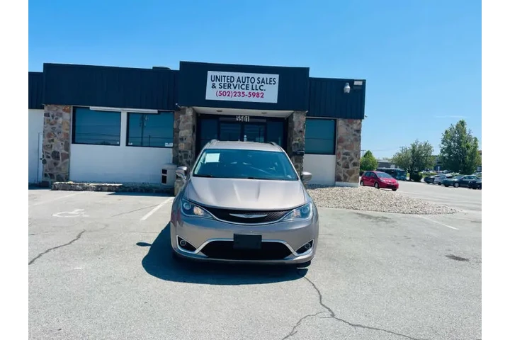 $11999 : 2017 Pacifica Touring-L image 3